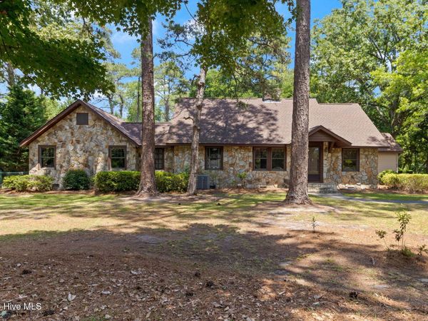 2006 W Broad Street , Elizabethtown, NC 28337