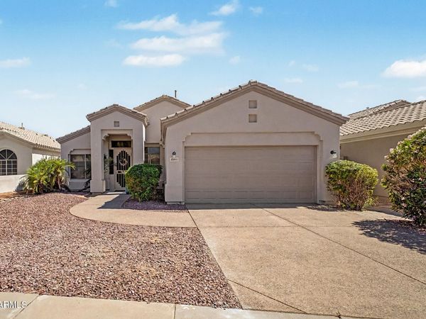 8143 E MICHELLE Drive, Scottsdale, AZ 85255
