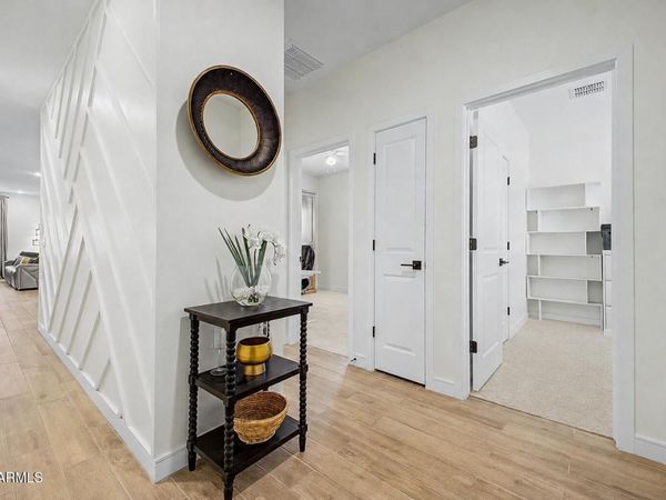 8620 W HAYWARD Avenue, Glendale, AZ 85305