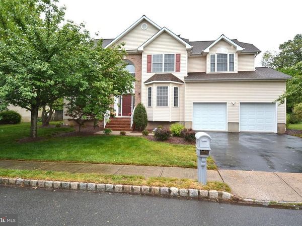 22 MUIRHEAD COURT , BELLE MEAD, NJ 08502