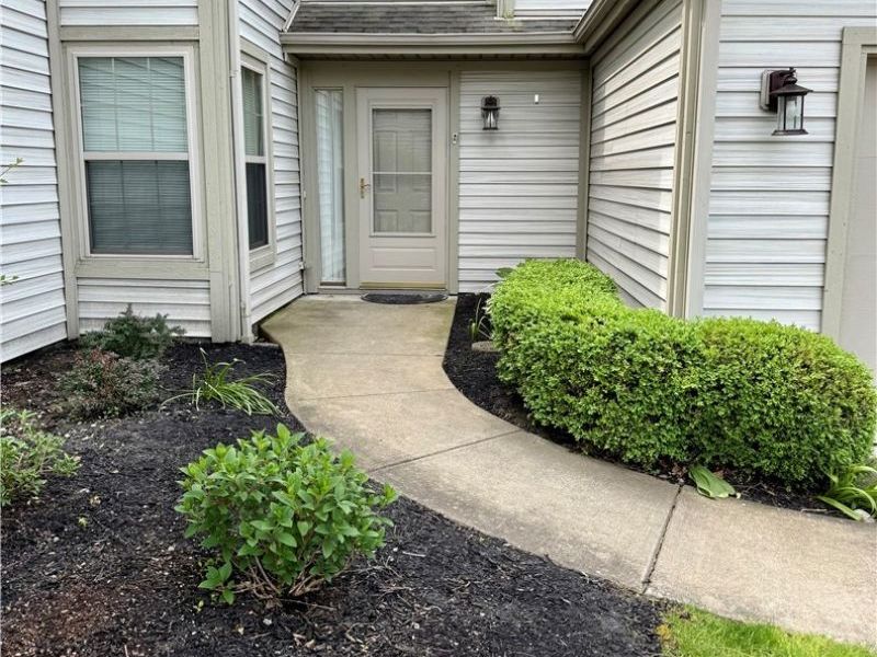 156 Spinnaker Drive, Columbiana, OH 44408 Photo 2