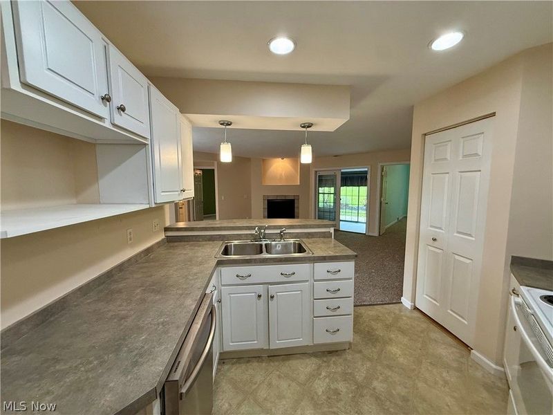 156 Spinnaker Drive, Columbiana, OH 44408 Photo 8