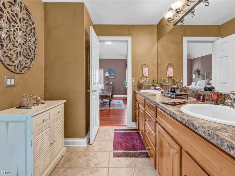 19322 Araglin Court , Strongsville, OH 44149 Photo 32