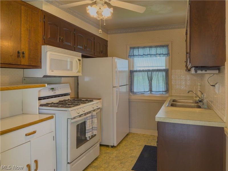 626 Princeton Avenue , Elyria, OH 44035 Photo 4