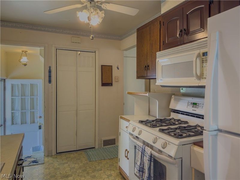 626 Princeton Avenue , Elyria, OH 44035 Photo 5
