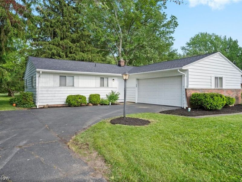 6389 Barton Road, North Olmsted, OH 44070 Photo 2