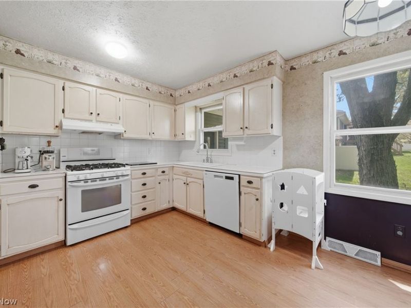 11205 Merrimack Avenue NW, Hartville, OH 44632 Photo 12