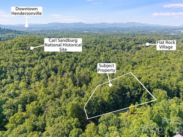 008 Roberts Lane N, Flat Rock, NC 28731