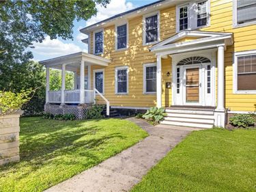 16 Huntington Place, New Hartford, NY 13413