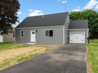 19 Grover Street , East Syracuse, NY 13057