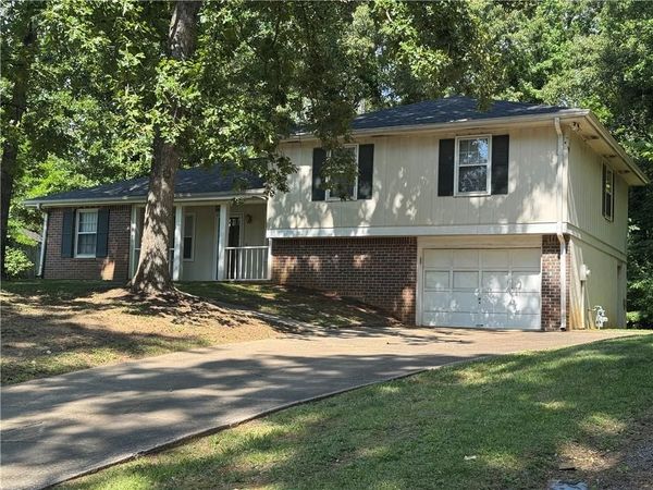 5604 Meadowood Drive , Acworth, GA 30102