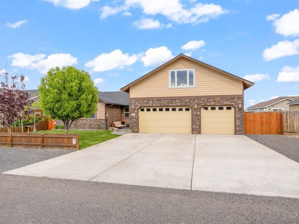 570 Mountain Ridge Drive, Culver, OR 97734