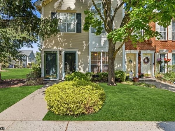 62 Gregory Ln, Franklin, NJ 08823
