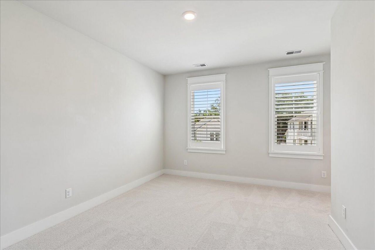 2736 Mcfadden Way Photo 32