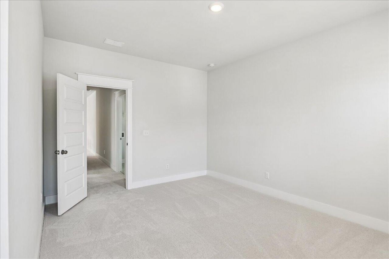 2736 Mcfadden Way Photo 34