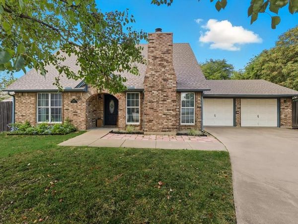 800 Colony Court, Blue Mound, TX 76131