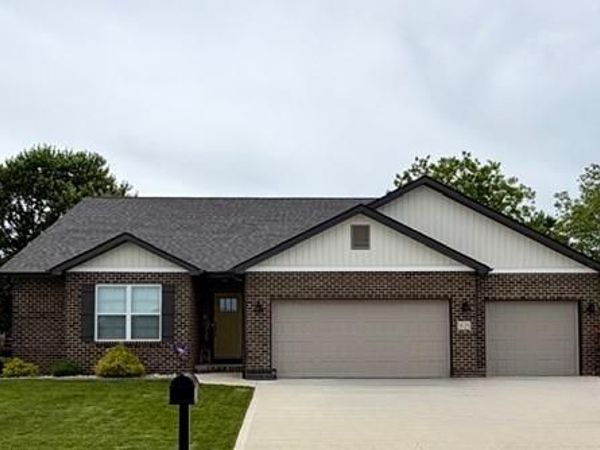 1121 Menominee Trail , Mascoutah, IL 62258
