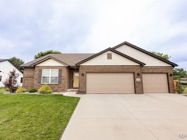 1121 Menominee Trail, Mascoutah, IL 62258