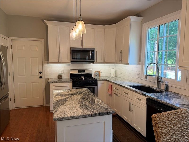 19465 Blue Spruce Drive , Strongsville, OH 44149 Photo 10