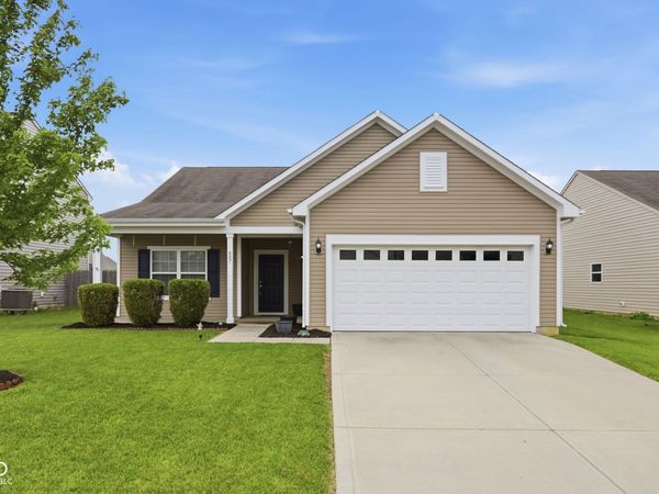 887 Sommersweet Run, Greenwood, IN 46143