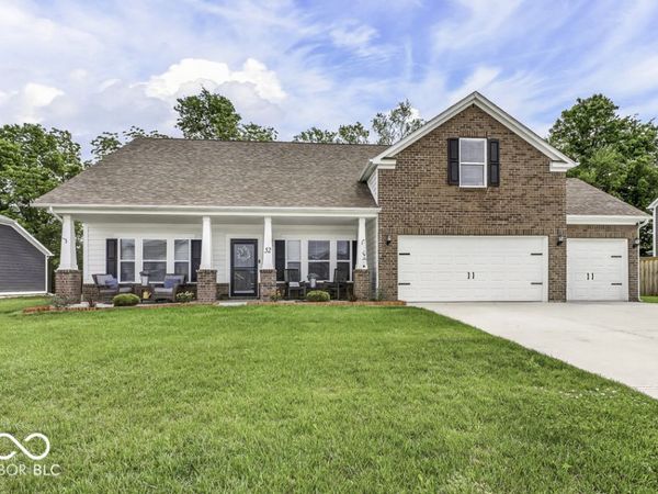 52 Manchester Drive, Trafalgar, IN 46181