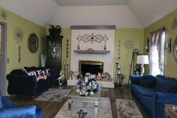 205 Parliament Drive N photo 4