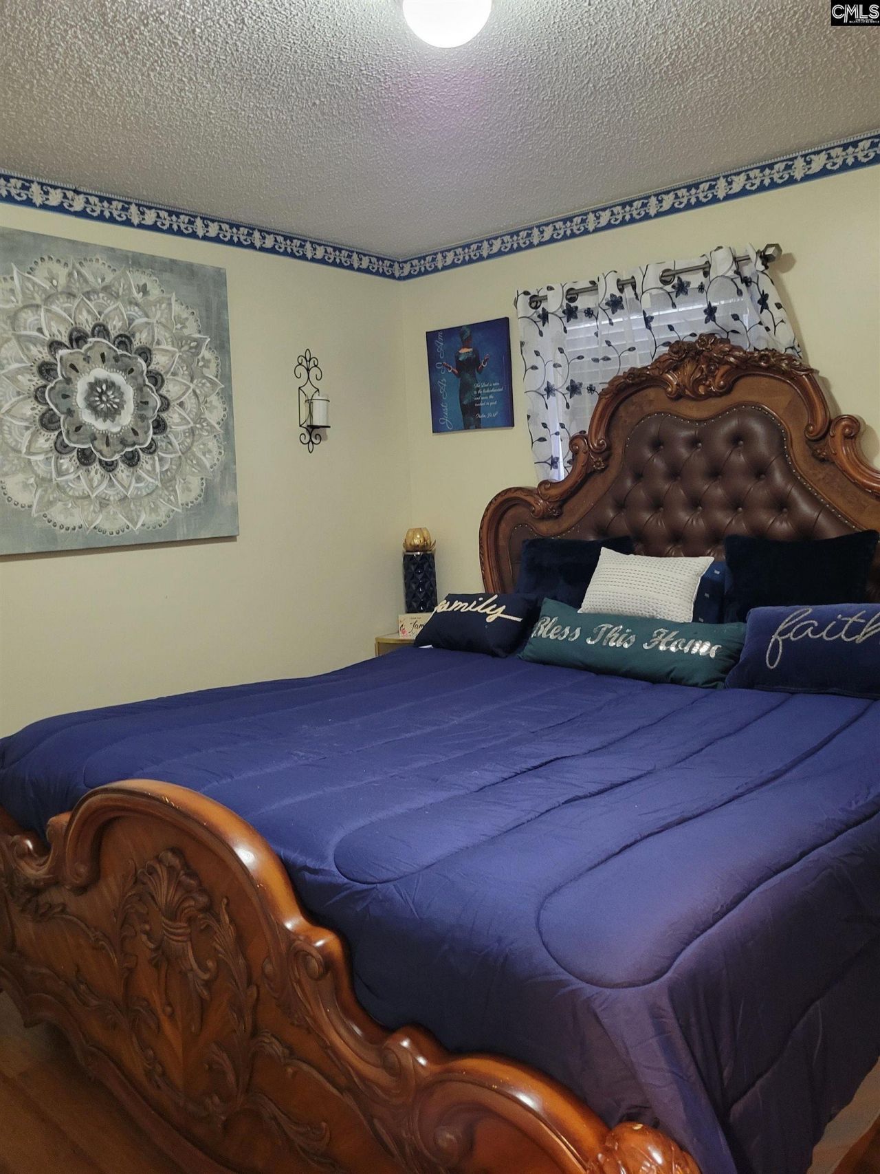 205 Parliament Drive N Photo 4