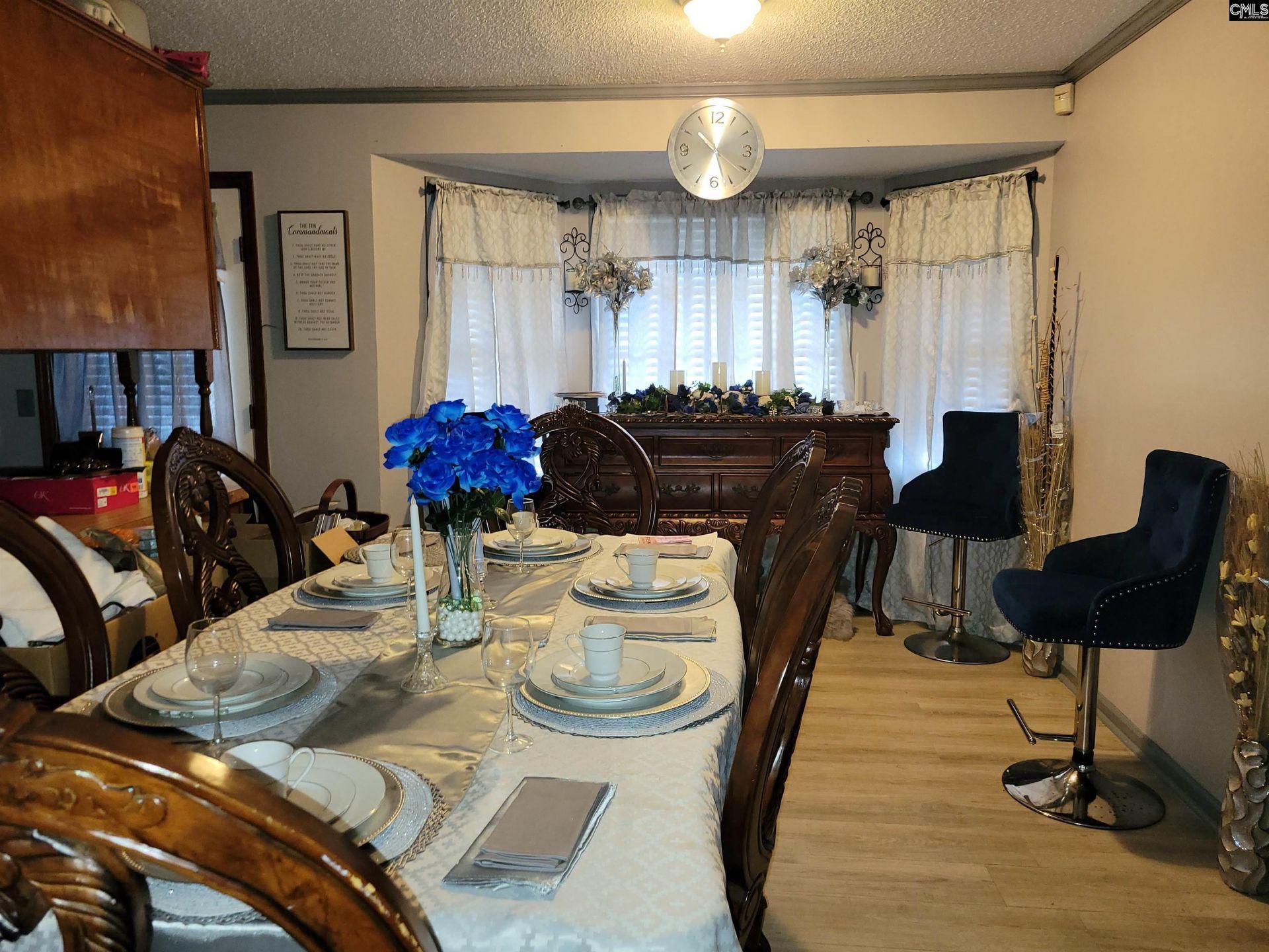 205 Parliament Drive N Photo 6