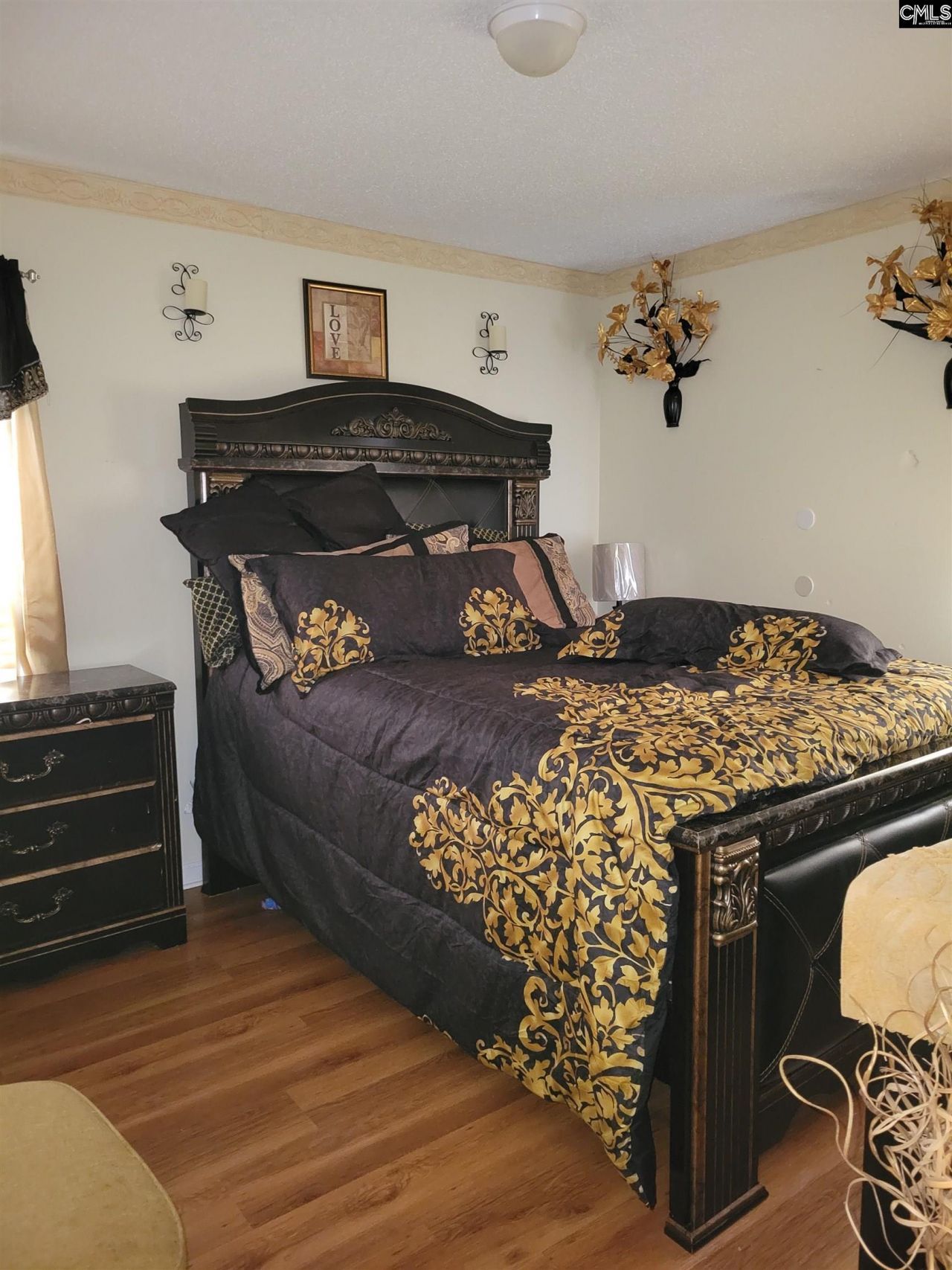 205 Parliament Drive N Photo 7