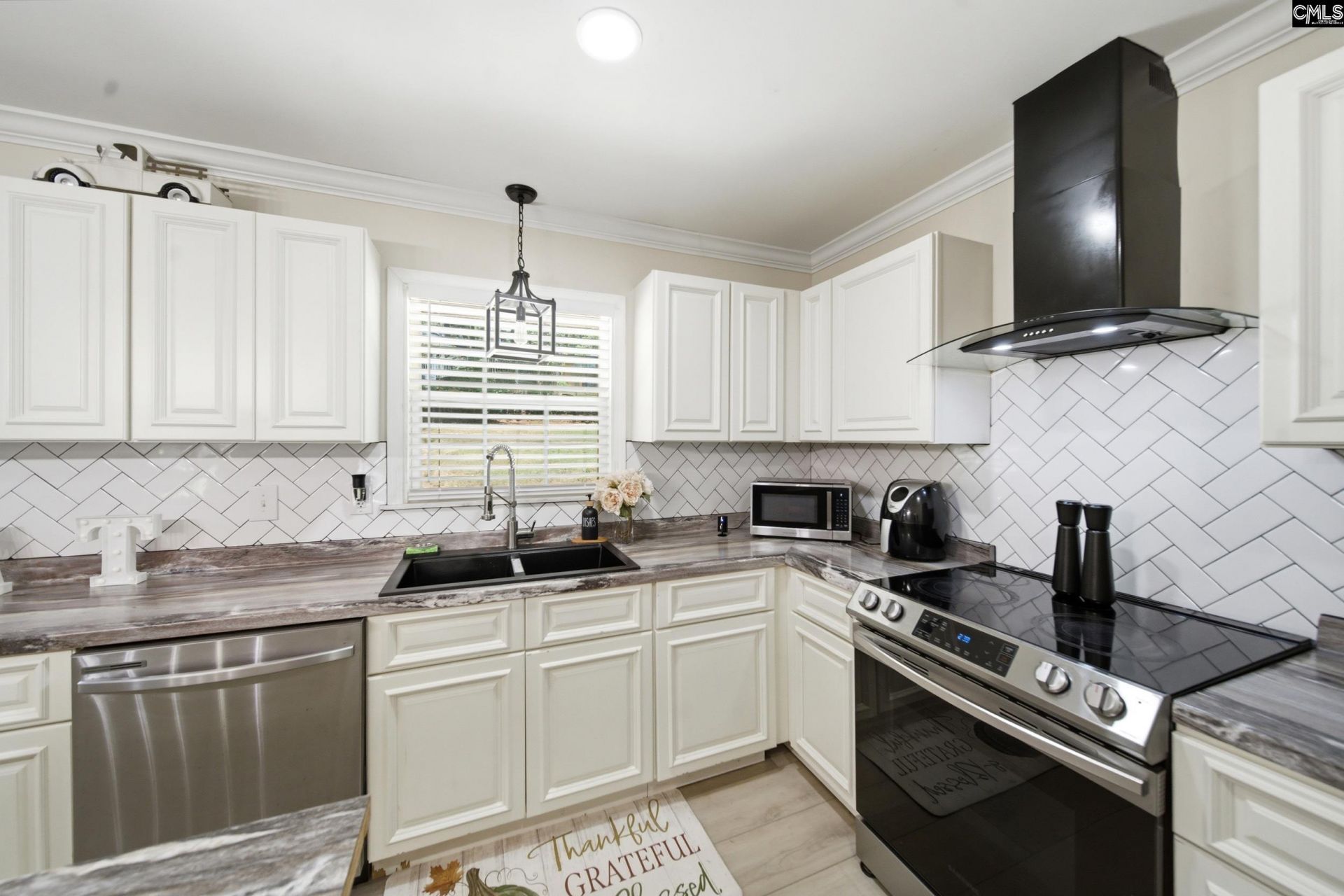 647 Delverton Road  Photo 16