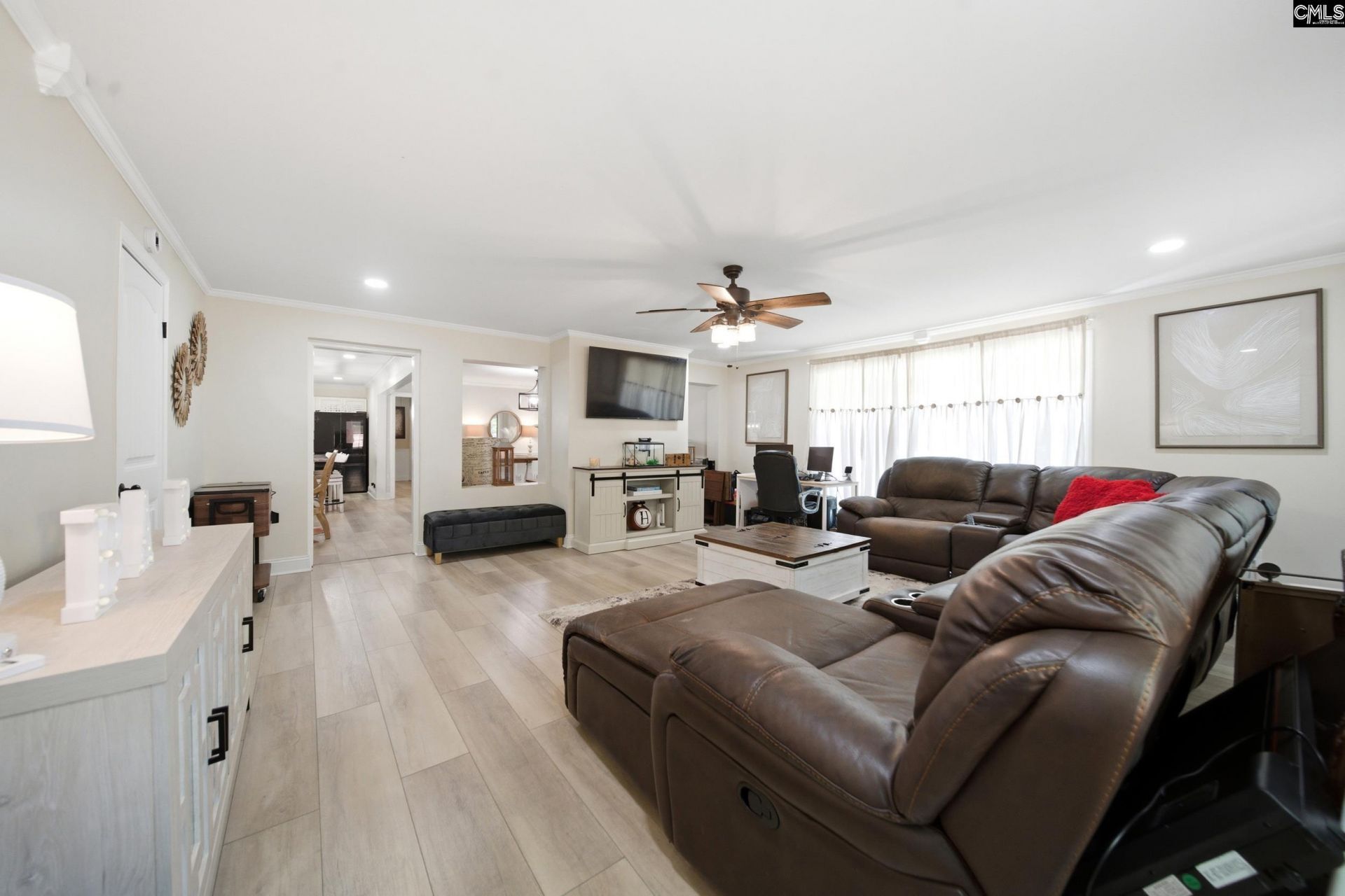 647 Delverton Road  Photo 7