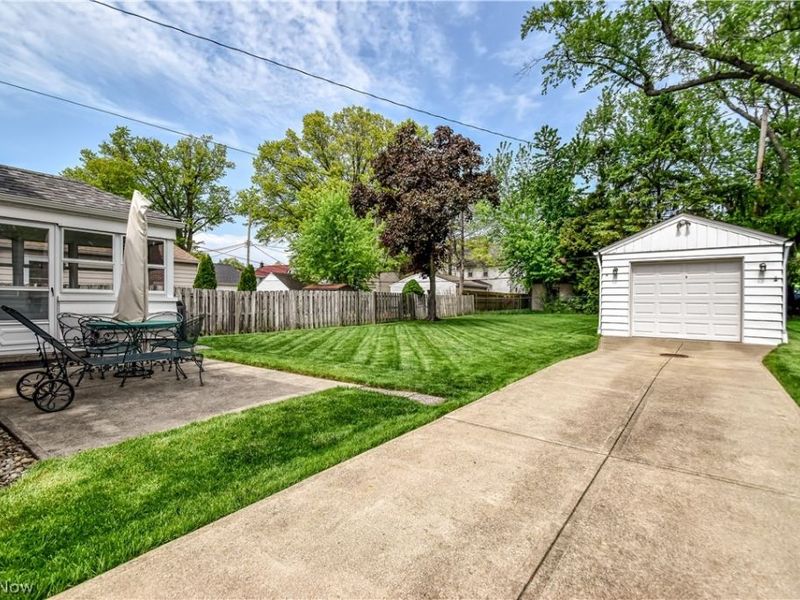 1785 Idlehurst Drive, Euclid, OH 44117 Photo 3