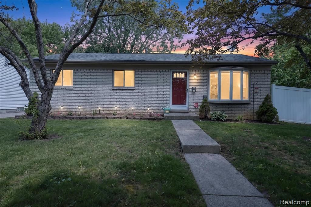39206 Nottingham Street, Westland, MI 48186 Main Photo