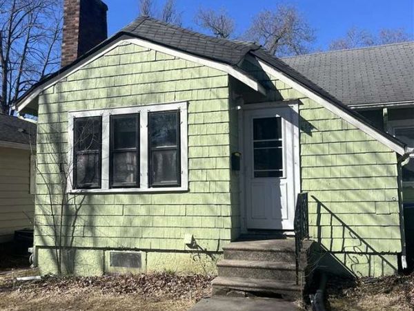 611 S 7th Ave., Iowa City, IA 52240