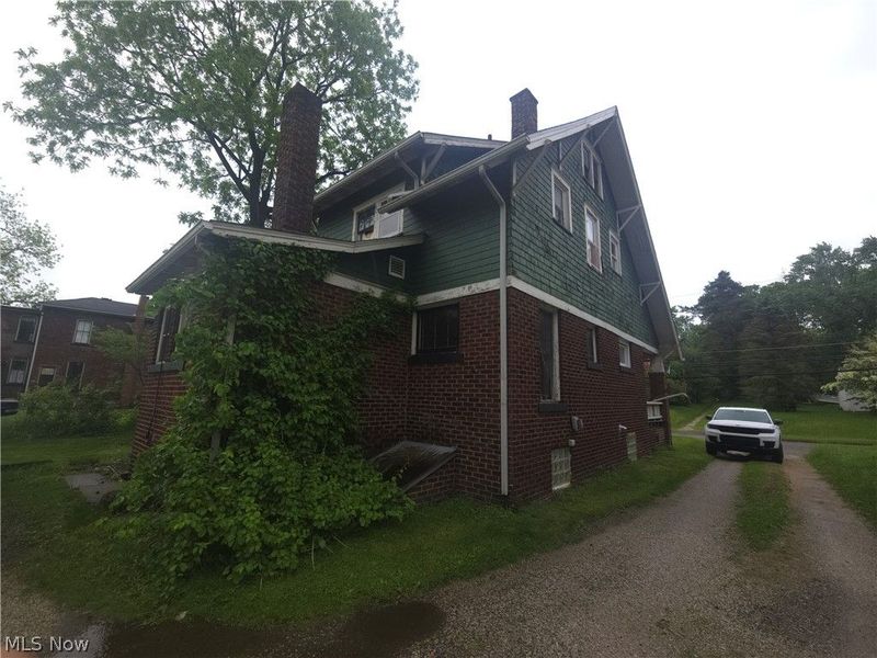 105 W Ely Street , Alliance, OH 44601 Photo 4
