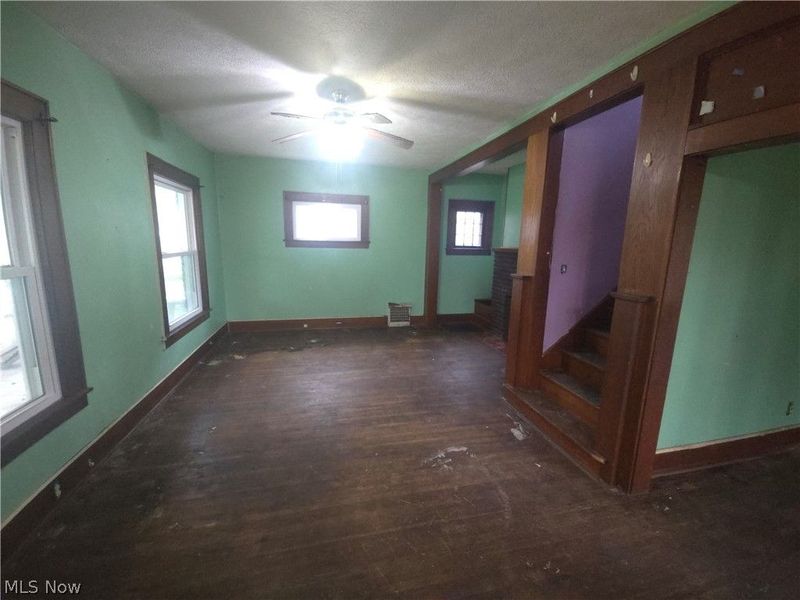 105 W Ely Street , Alliance, OH 44601 Photo 6