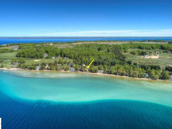 488 Stony Point Road S, Suttons Bay, MI 49682