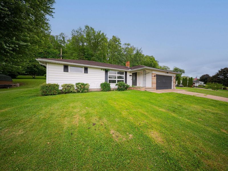 248 Crowley Drive , Roseville, OH 43777 Photo 2