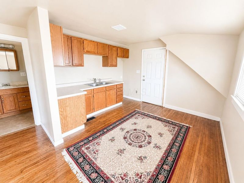 2219 W Broad Street, Columbus, OH 43223 Photo 14