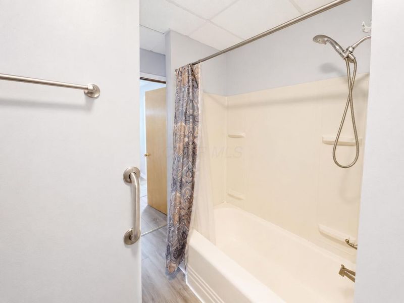 2219 W Broad Street, Columbus, OH 43223 Photo 19