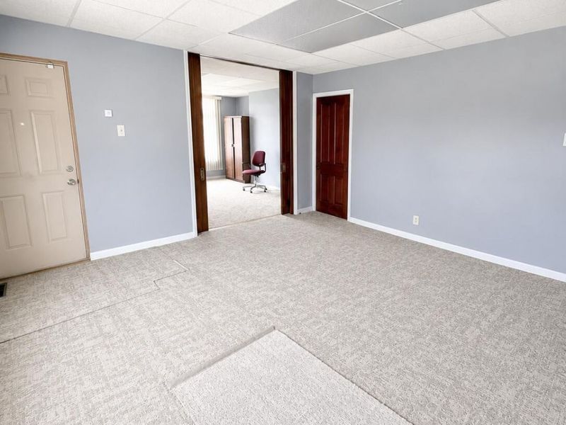 2219 W Broad Street, Columbus, OH 43223 Photo 3