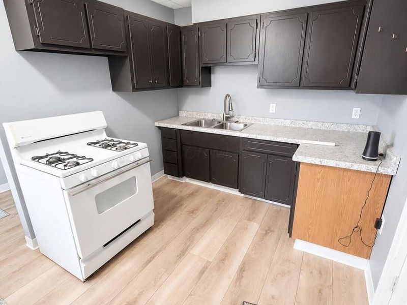 2219 W Broad Street, Columbus, OH 43223 Photo 6