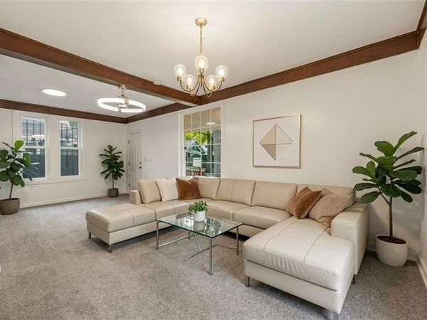 6010 Kenwood Avenue, Kansas City, MO 64110
