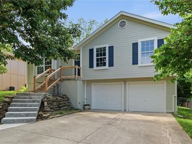 1611 STASI Avenue, Raymore, MO 64083