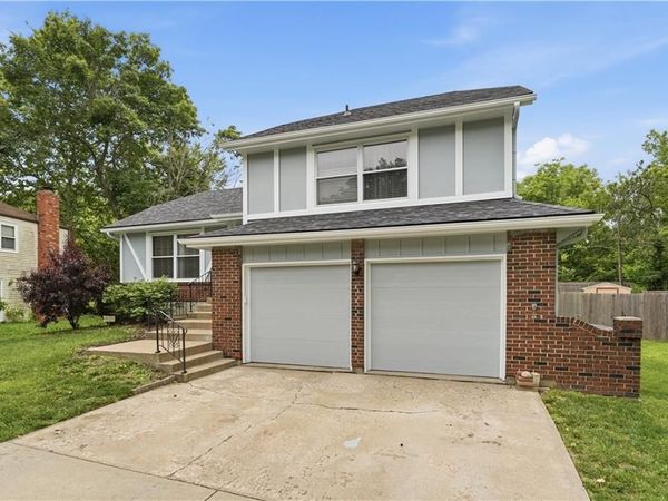 15132 S Locust Street, Olathe, KS 66062