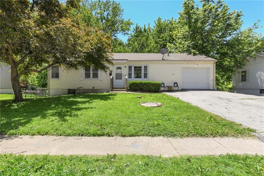 16705 E 3rd Street, Independence, MO 64056 Main Photo