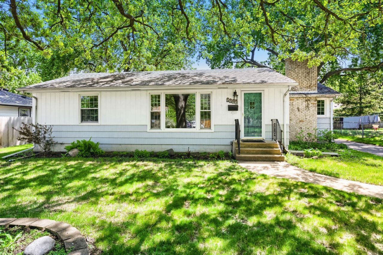 5309 Bernard Avenue N, Crystal, MN 55429 Main Photo