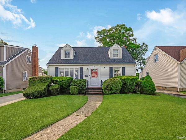 81 Todd Road, Valley Stream, NY 11580