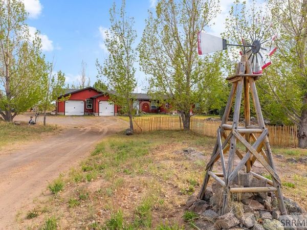 7581 W 6000 N, REXBURG, ID 83440