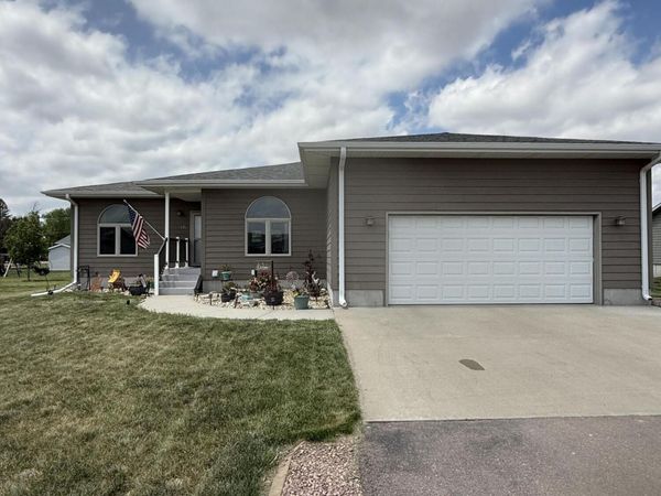  621 Oak St, Alexandria, SD 57311